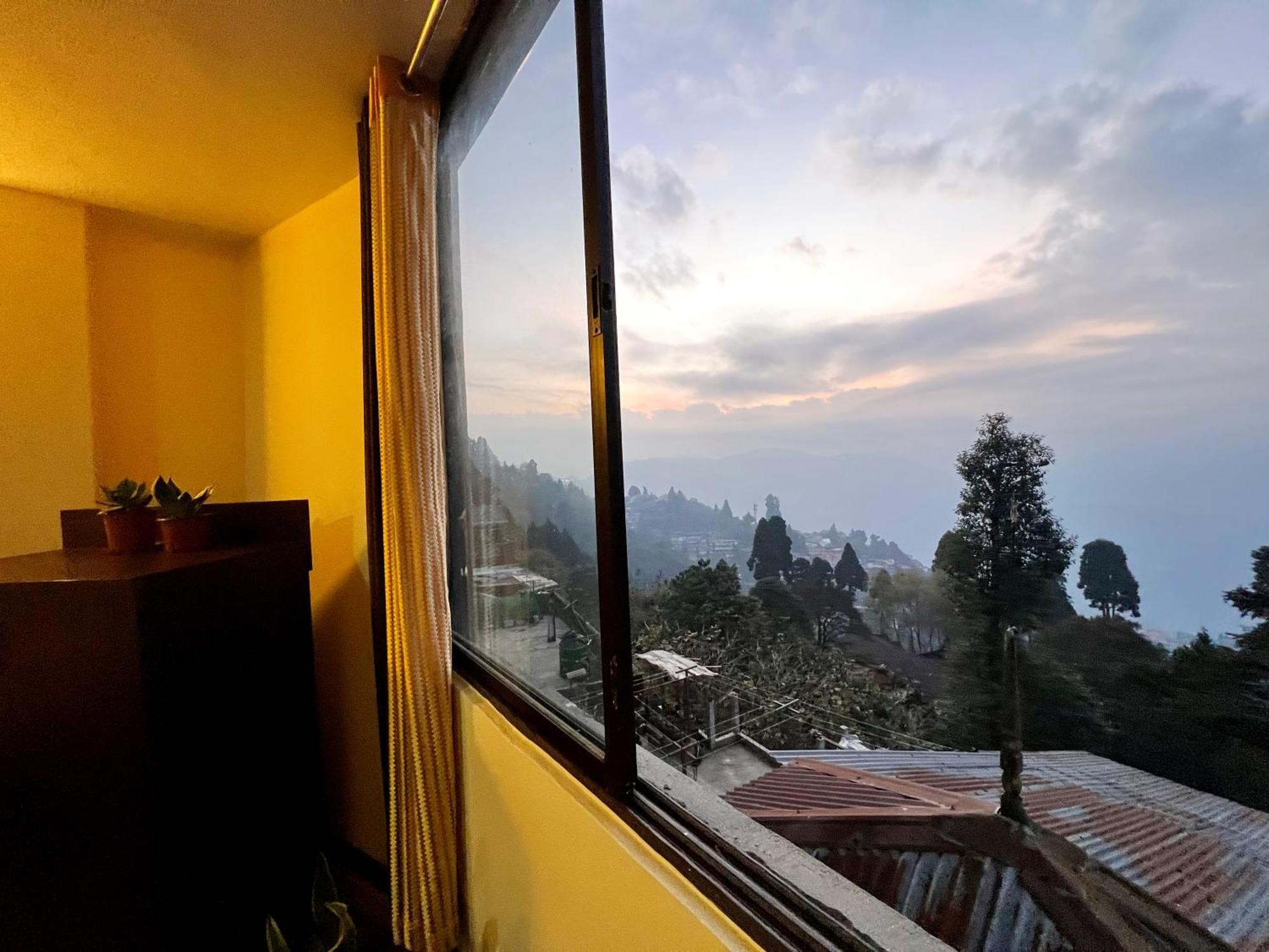 Darjeeling Heights - A Boutique Mountain View Homestay الغرفة الصورة